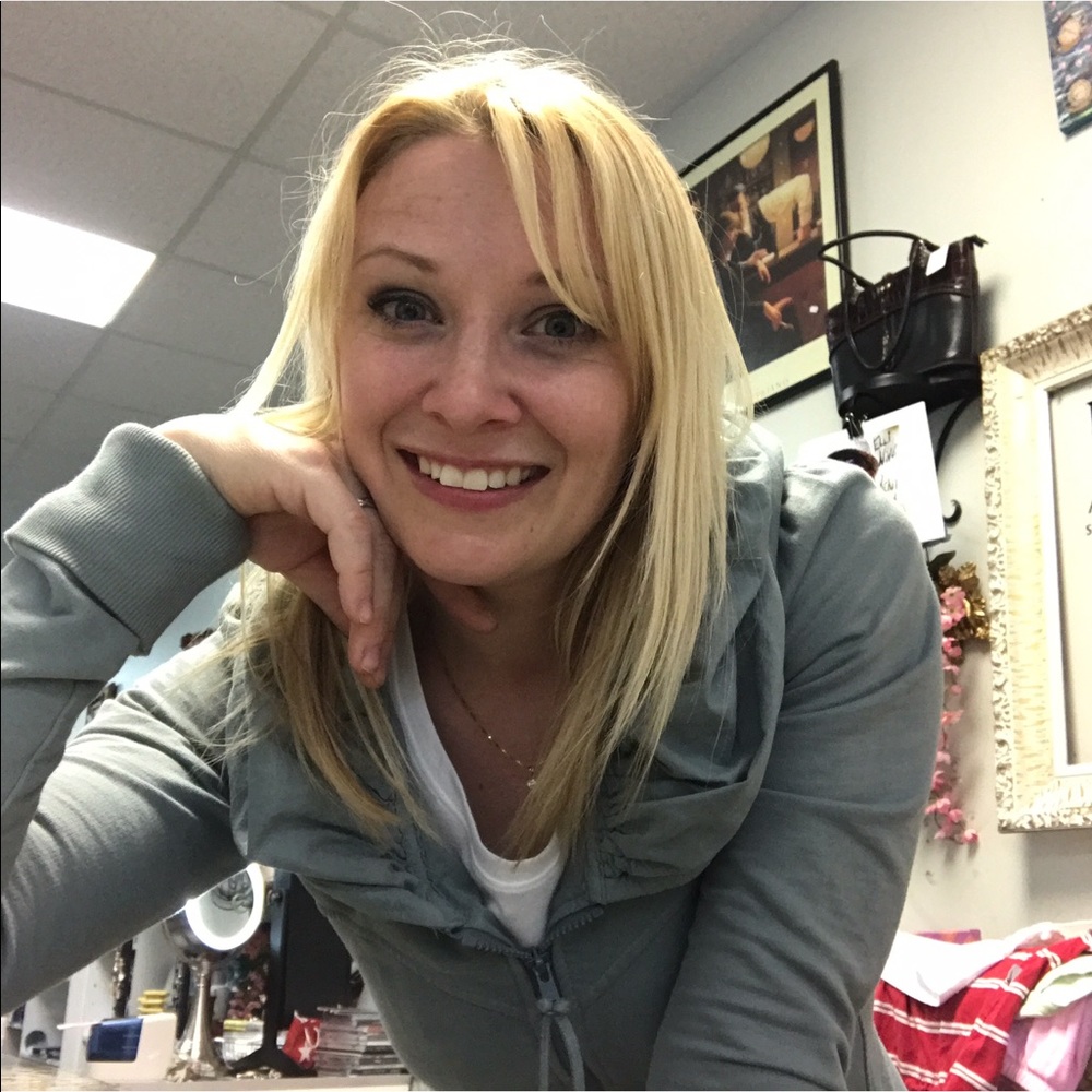 Meet your Posher, Laura